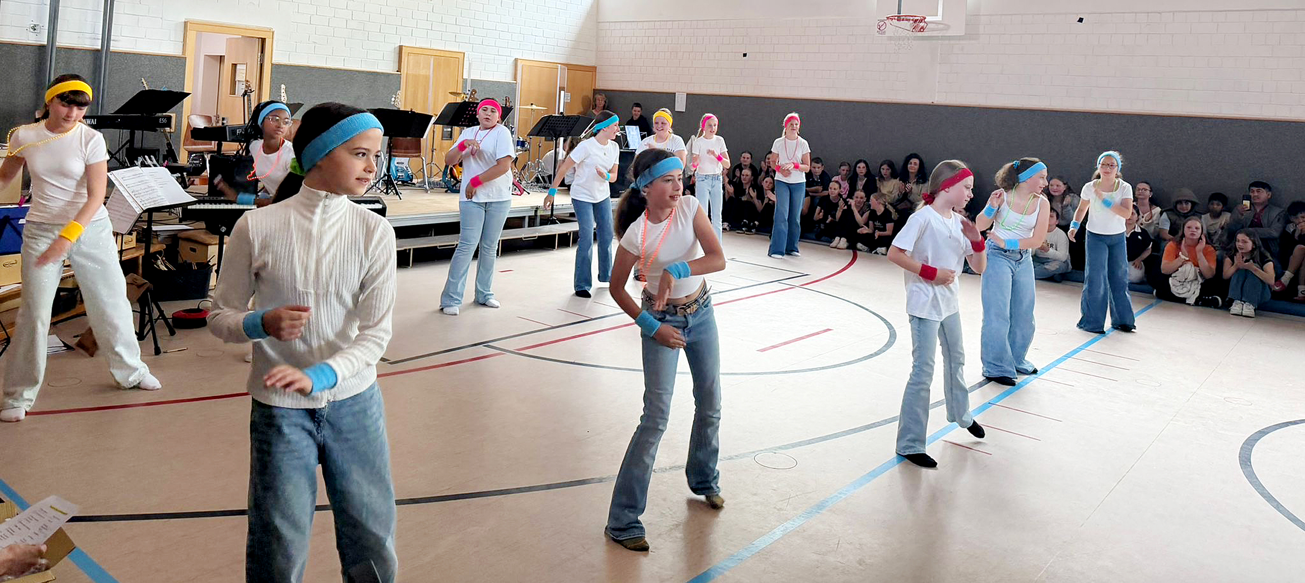 Musik und Tanz begeistern an der Sportmittelschule Hauzenberg